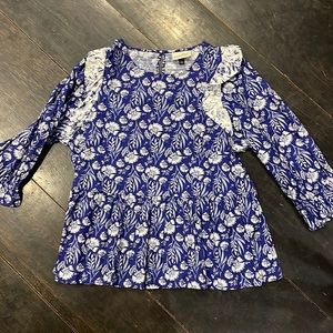 NWOT Universal Thread top.